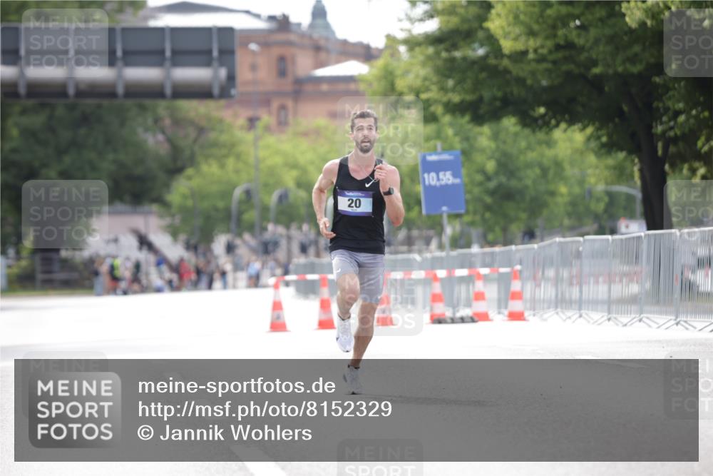 29.06.2025 - hella hamburg halbmarathon Jannik Wohlers http://msf.ph/oto/8152329 29.06.2025 09:31:19 Lombardsbrücke 2, 8, 9, 15, 58 meine-sportfotos.de