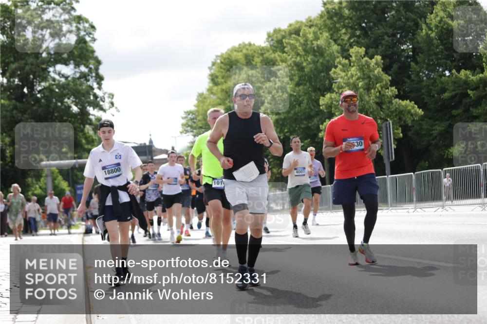 29.06.2025 - hella hamburg halbmarathon Jannik Wohlers http://msf.ph/oto/8152331 29.06.2025 10:15:15 Lombardsbrücke 1440, 2110, 2989, 3417, 4007, 4466, 4492, 4494, 5069, 5739, 6376, 6576, 9192, 9657, 10108, 10775, 12469, 12521, 13179, 13197, 13818, 13951, 14413, 14423, 14550, 14552, 14630, 15307, 15570, 15710, 15988, 16041, 16923, 16938, 17350, 18150, 18957 meine-sportfotos.de