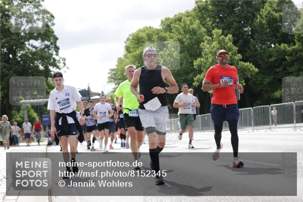 29.06.2025 - hella hamburg halbmarathon Jannik Wohlers http://msf.ph/oto/8152345 29.06.2025 10:15:15 Lombardsbrücke 1440, 2110, 2989, 3417, 4007, 4466, 4492, 4494, 5069, 5739, 6376, 6576, 9192, 9657, 10108, 10775, 12469, 12521, 13179, 13197, 13818, 13951, 14413, 14423, 14550, 14552, 14630, 15307, 15570, 15710, 15988, 16041, 16923, 16938, 17350, 18150, 18957 meine-sportfotos.de