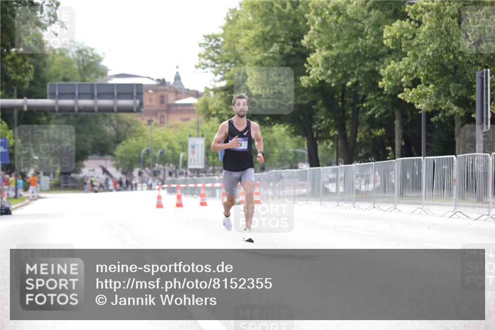 29.06.2025 - hella hamburg halbmarathon Jannik Wohlers http://msf.ph/oto/8152355 29.06.2025 09:31:21 Lombardsbrücke 15, 20, 58 meine-sportfotos.de