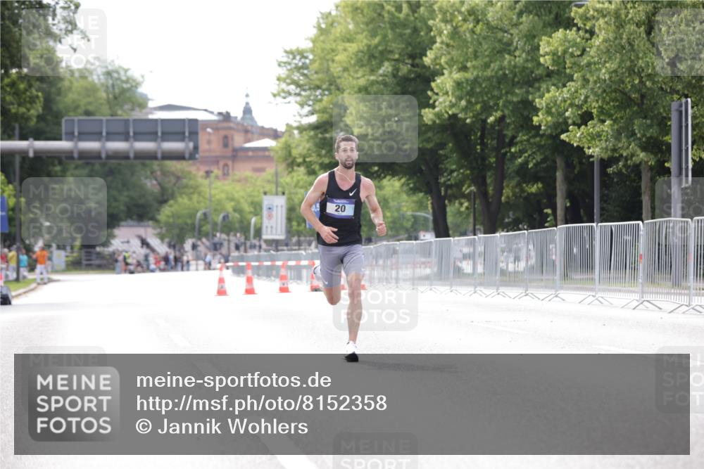 29.06.2025 - hella hamburg halbmarathon Jannik Wohlers http://msf.ph/oto/8152358 29.06.2025 09:31:21 Lombardsbrücke 15, 20, 58 meine-sportfotos.de