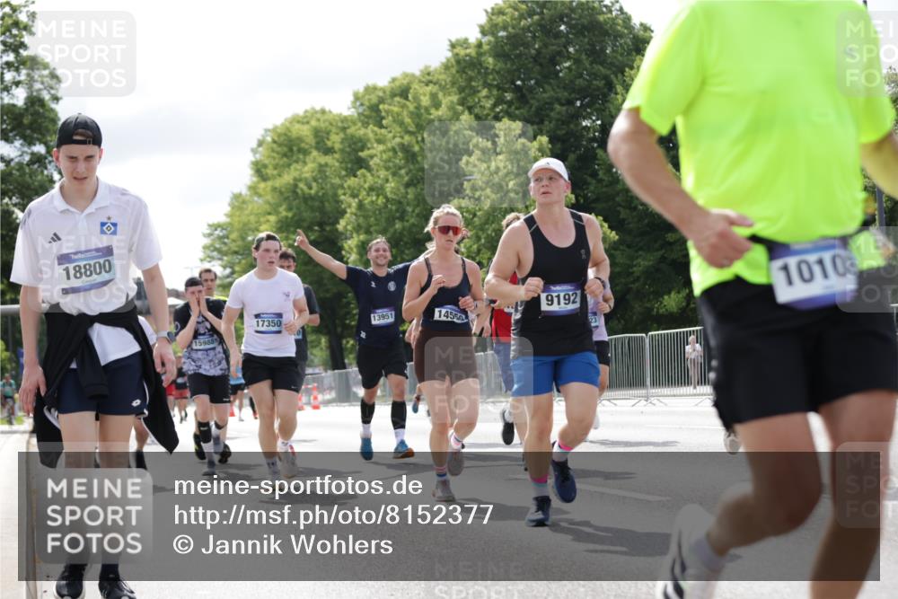 29.06.2025 - hella hamburg halbmarathon Jannik Wohlers http://msf.ph/oto/8152377 29.06.2025 10:15:18 Lombardsbrücke 1440, 2110, 2989, 3417, 4007, 4466, 4492, 4494, 5069, 6376, 6576, 7941, 7942, 9192, 9657, 10108, 10608, 10775, 12469, 13179, 13818, 13951, 14413, 14423, 14550, 14552, 14630, 15307, 15570, 15710, 15988, 16041, 16923, 16938, 17350, 18150, 18957 meine-sportfotos.de