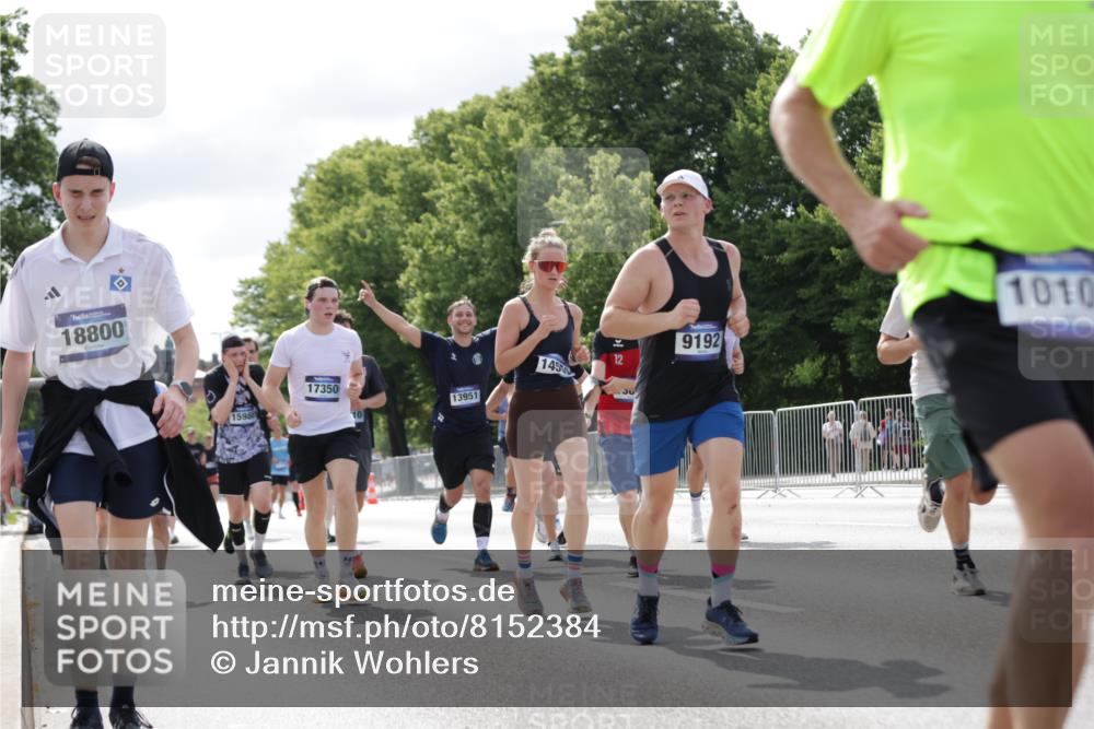 29.06.2025 - hella hamburg halbmarathon Jannik Wohlers http://msf.ph/oto/8152384 29.06.2025 10:15:18 Lombardsbrücke 1440, 2110, 2989, 3417, 4007, 4466, 4492, 4494, 5069, 6376, 6576, 7941, 7942, 9192, 9657, 10108, 10608, 10775, 12469, 13179, 13818, 13951, 14413, 14423, 14550, 14552, 14630, 15307, 15570, 15710, 15988, 16041, 16923, 16938, 17350, 18150, 18957 meine-sportfotos.de
