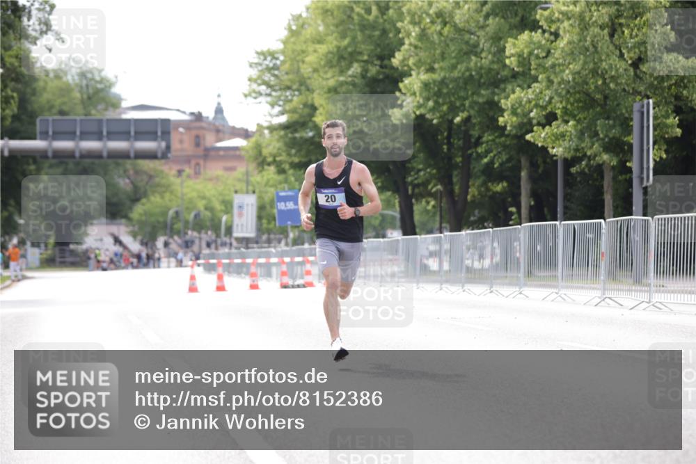 29.06.2025 - hella hamburg halbmarathon Jannik Wohlers http://msf.ph/oto/8152386 29.06.2025 09:31:21 Lombardsbrücke 15, 20, 58 meine-sportfotos.de