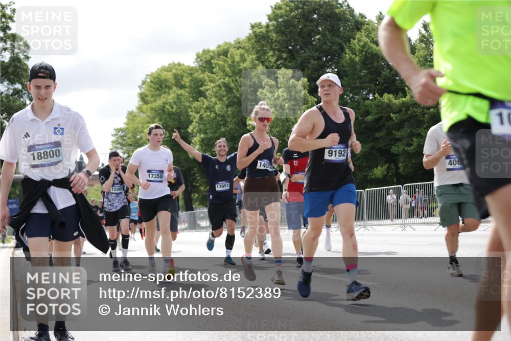 29.06.2025 - hella hamburg halbmarathon Jannik Wohlers http://msf.ph/oto/8152389 29.06.2025 10:15:18 Lombardsbrücke 1440, 2110, 2989, 3417, 4007, 4466, 4492, 4494, 5069, 6376, 6576, 7941, 7942, 9192, 9657, 10108, 10608, 10775, 12469, 13179, 13818, 13951, 14413, 14423, 14550, 14552, 14630, 15307, 15570, 15710, 15988, 16041, 16923, 16938, 17350, 18150, 18957 meine-sportfotos.de