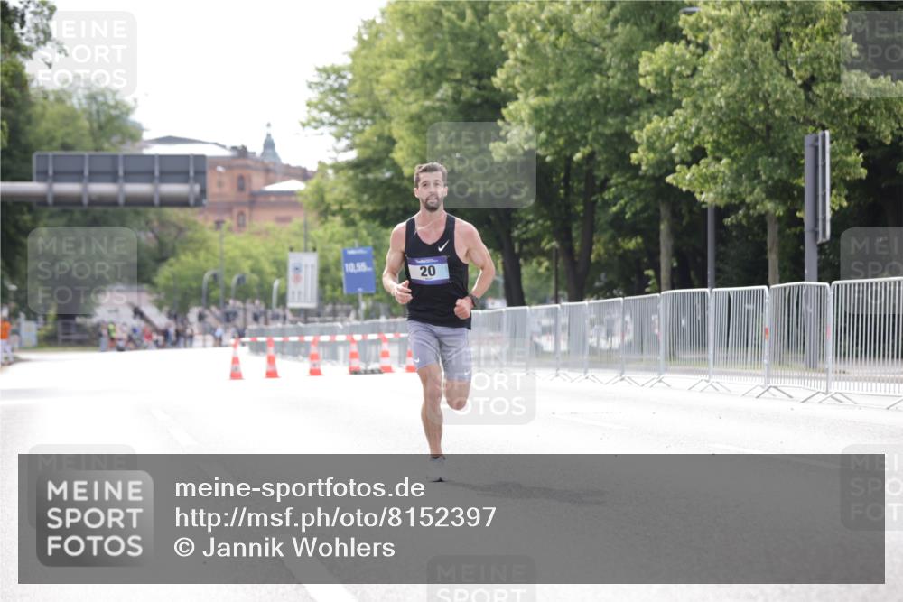 29.06.2025 - hella hamburg halbmarathon Jannik Wohlers http://msf.ph/oto/8152397 29.06.2025 09:31:21 Lombardsbrücke 15, 20, 58 meine-sportfotos.de