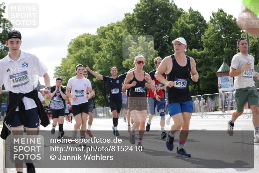 29.06.2025 - hella hamburg halbmarathon Jannik Wohlers http://msf.ph/oto/8152410 29.06.2025 10:15:18 Lombardsbrücke 1440, 2110, 2989, 3417, 4007, 4466, 4492, 4494, 5069, 6376, 6576, 7941, 7942, 9192, 9657, 10108, 10608, 10775, 12469, 13179, 13818, 13951, 14413, 14423, 14550, 14552, 14630, 15307, 15570, 15710, 15988, 16041, 16923, 16938, 17350, 18150, 18957 meine-sportfotos.de