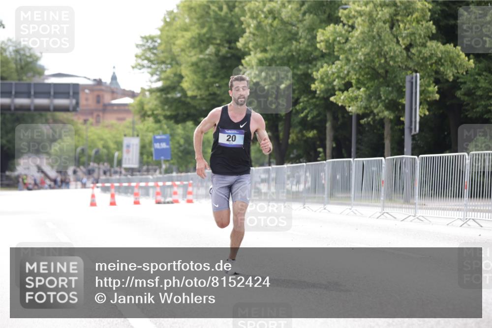 29.06.2025 - hella hamburg halbmarathon Jannik Wohlers http://msf.ph/oto/8152424 29.06.2025 09:31:21 Lombardsbrücke 15, 20, 58 meine-sportfotos.de