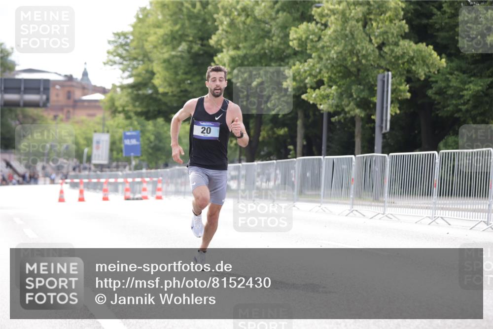 29.06.2025 - hella hamburg halbmarathon Jannik Wohlers http://msf.ph/oto/8152430 29.06.2025 09:31:21 Lombardsbrücke 15, 20, 58 meine-sportfotos.de