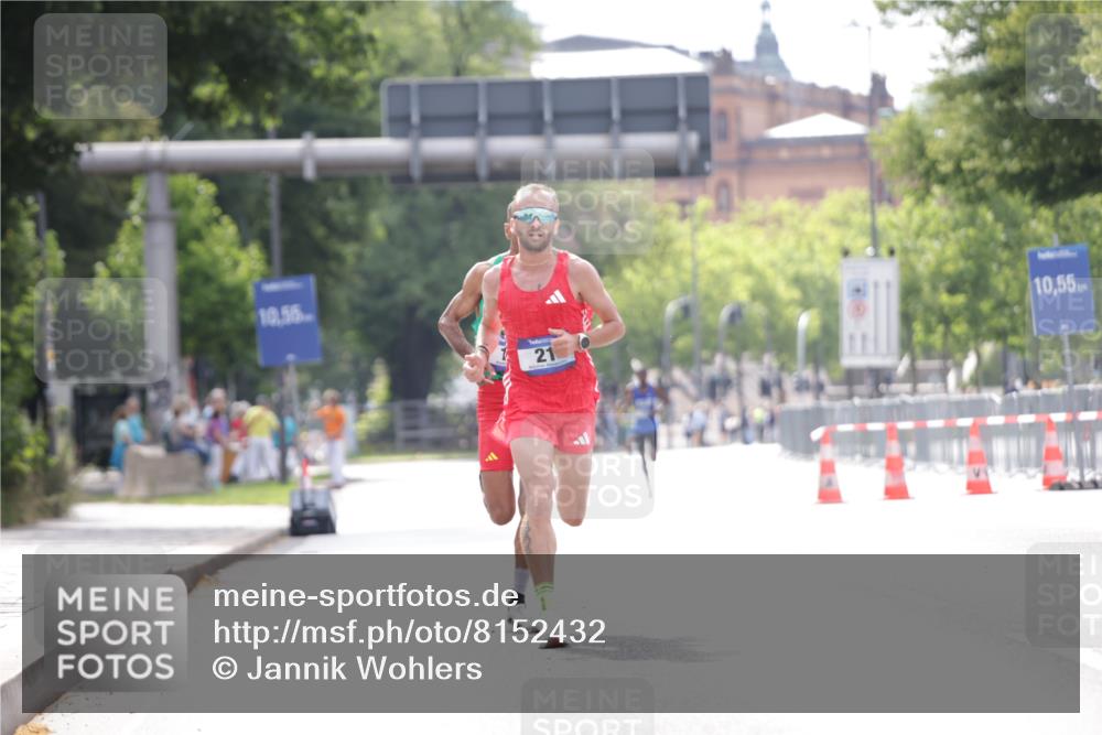 29.06.2025 - hella hamburg halbmarathon Jannik Wohlers http://msf.ph/oto/8152432 29.06.2025 09:31:52 Lombardsbrücke 21 meine-sportfotos.de