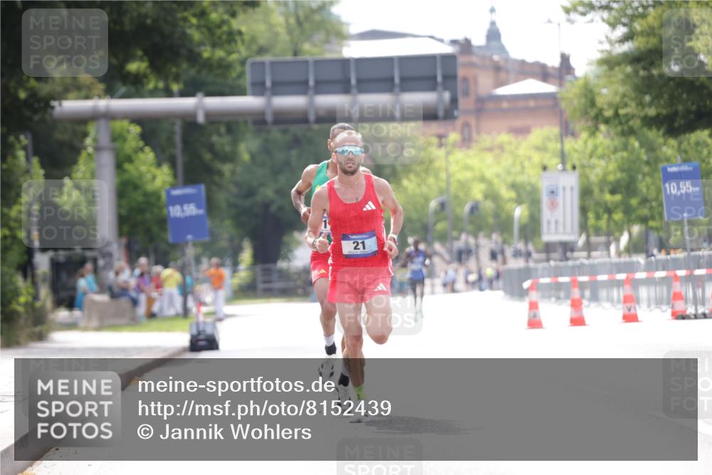 29.06.2025 - hella hamburg halbmarathon Jannik Wohlers http://msf.ph/oto/8152439 29.06.2025 09:31:53 Lombardsbrücke 17, 21 meine-sportfotos.de