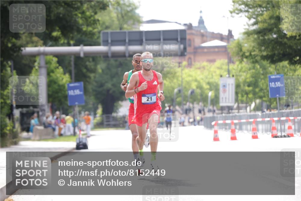 29.06.2025 - hella hamburg halbmarathon Jannik Wohlers http://msf.ph/oto/8152449 29.06.2025 09:31:53 Lombardsbrücke 17, 21 meine-sportfotos.de