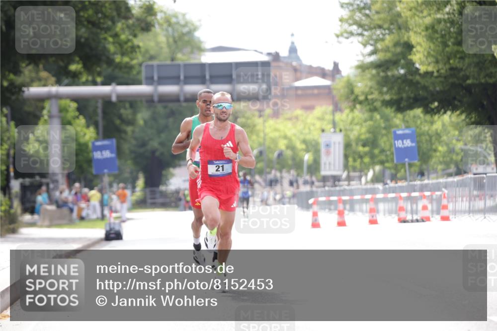 29.06.2025 - hella hamburg halbmarathon Jannik Wohlers http://msf.ph/oto/8152453 29.06.2025 09:31:53 Lombardsbrücke 17, 21 meine-sportfotos.de