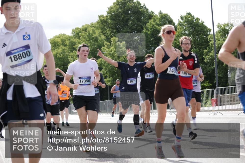 29.06.2025 - hella hamburg halbmarathon Jannik Wohlers http://msf.ph/oto/8152457 29.06.2025 10:15:19 Lombardsbrücke 1440, 2110, 2989, 3417, 4007, 4466, 4492, 4494, 5069, 6376, 6576, 7941, 7942, 9192, 9657, 10108, 10608, 10775, 12469, 13179, 13818, 13951, 14413, 14423, 14550, 14552, 14559, 14630, 15307, 15570, 15710, 15988, 16041, 16606, 16923, 16938, 17350, 18150, 18957 meine-sportfotos.de
