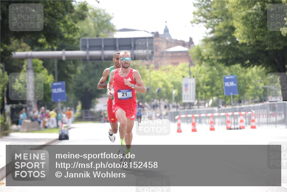 29.06.2025 - hella hamburg halbmarathon Jannik Wohlers http://msf.ph/oto/8152458 29.06.2025 09:31:53 Lombardsbrücke 17, 21 meine-sportfotos.de