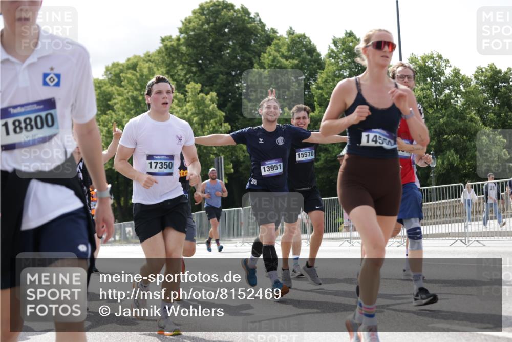 29.06.2025 - hella hamburg halbmarathon Jannik Wohlers http://msf.ph/oto/8152469 29.06.2025 10:15:20 Lombardsbrücke 1440, 2110, 2989, 3167, 3417, 4007, 4466, 4492, 4494, 5069, 6376, 6576, 7941, 7942, 9192, 9657, 10108, 10608, 10775, 12469, 13179, 13818, 13951, 14413, 14423, 14550, 14552, 14559, 14630, 15307, 15570, 15710, 15988, 16041, 16348, 16606, 16923, 16938, 17350, 18150, 18957 meine-sportfotos.de