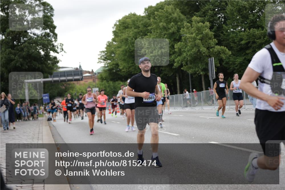 29.06.2025 - hella hamburg halbmarathon Jannik Wohlers http://msf.ph/oto/8152474 29.06.2025 10:52:26 Lombardsbrücke 1369, 2146, 2362, 2701, 2988, 3227, 3787, 4591, 4729, 7032, 7737, 8641, 9545, 10055, 10417, 10568, 10600, 10879, 10981, 11919, 12127, 12128, 12994, 14009, 14643, 14704, 14765, 14807, 14827, 14897, 14979, 15438, 15439, 15447, 15867, 16053, 16056, 16156, 16794, 16961, 16984, 17050, 17896, 18106, 18205, 18645, 18997, 19063, 19097 meine-sportfotos.de