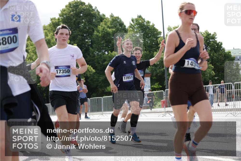 29.06.2025 - hella hamburg halbmarathon Jannik Wohlers http://msf.ph/oto/8152507 29.06.2025 10:15:20 Lombardsbrücke 1440, 2110, 2989, 3167, 3417, 4007, 4466, 4492, 4494, 5069, 6376, 6576, 7941, 7942, 9192, 9657, 10108, 10608, 10775, 12469, 13179, 13818, 13951, 14413, 14423, 14550, 14552, 14559, 14630, 15307, 15570, 15710, 15988, 16041, 16348, 16606, 16923, 16938, 17350, 18150, 18957 meine-sportfotos.de