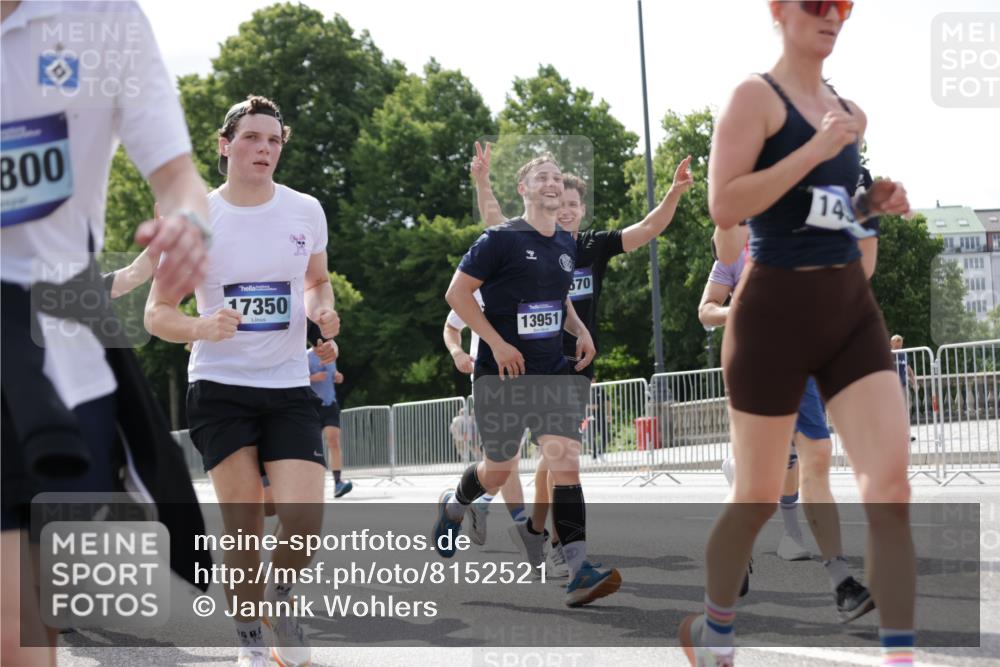 29.06.2025 - hella hamburg halbmarathon Jannik Wohlers http://msf.ph/oto/8152521 29.06.2025 10:15:20 Lombardsbrücke 1440, 2110, 2989, 3167, 3417, 4007, 4466, 4492, 4494, 5069, 6376, 6576, 7941, 7942, 9192, 9657, 10108, 10608, 10775, 12469, 13179, 13818, 13951, 14413, 14423, 14550, 14552, 14559, 14630, 15307, 15570, 15710, 15988, 16041, 16348, 16606, 16923, 16938, 17350, 18150, 18957 meine-sportfotos.de