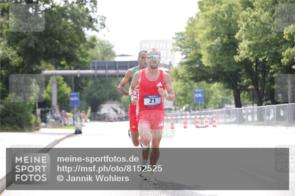 29.06.2025 - hella hamburg halbmarathon Jannik Wohlers http://msf.ph/oto/8152525 29.06.2025 09:31:54 Lombardsbrücke 17, 21 meine-sportfotos.de