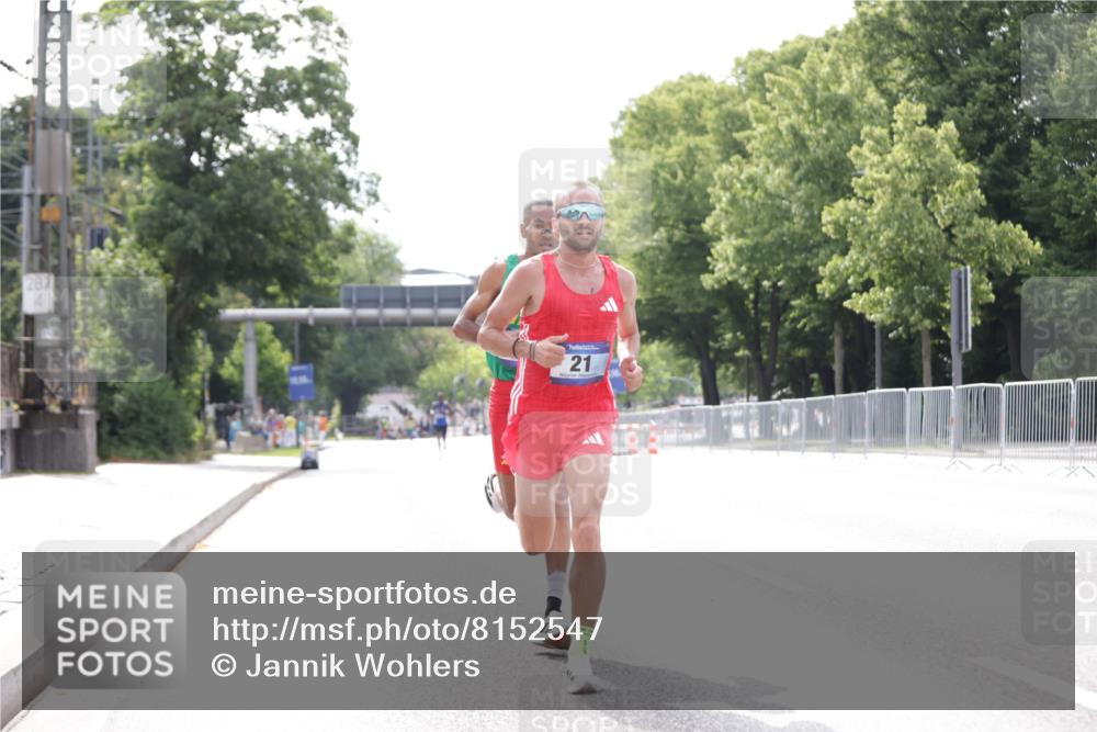 29.06.2025 - hella hamburg halbmarathon Jannik Wohlers http://msf.ph/oto/8152547 29.06.2025 09:31:55 Lombardsbrücke 17, 21 meine-sportfotos.de