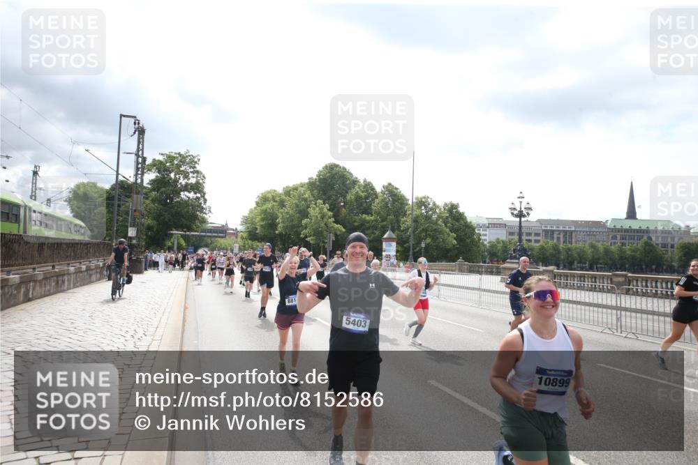 29.06.2025 - hella hamburg halbmarathon Jannik Wohlers http://msf.ph/oto/8152586 29.06.2025 10:42:08 Lombardsbrücke 1150, 1360, 1929, 1957, 1994, 2069, 2134, 2401, 2538, 2580, 2940, 2941, 3605, 3874, 4334, 4778, 4891, 4892, 5403, 5417, 5810, 6120, 6764, 6828, 7040, 7260, 7513, 7557, 7666, 8525, 8526, 8529, 8816, 9980, 10454, 10532, 10872, 10899, 11463, 11550, 11677, 12684, 13241, 13250, 13406, 13776, 14042, 14084, 14170, 14405, 14426, 14468, 14556, 14636, 14769, 15004, 15219, 15221, 15912, 15977, 16215, 16352, 16612 meine-sportfotos.de