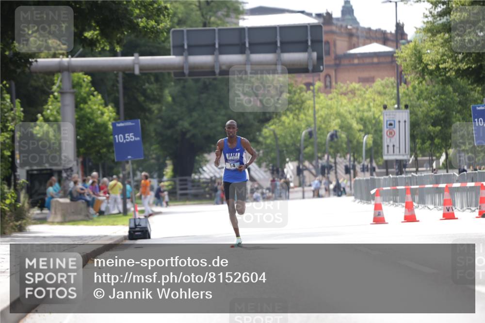 29.06.2025 - hella hamburg halbmarathon Jannik Wohlers http://msf.ph/oto/8152604 29.06.2025 09:32:00 Lombardsbrücke 17, 21 meine-sportfotos.de