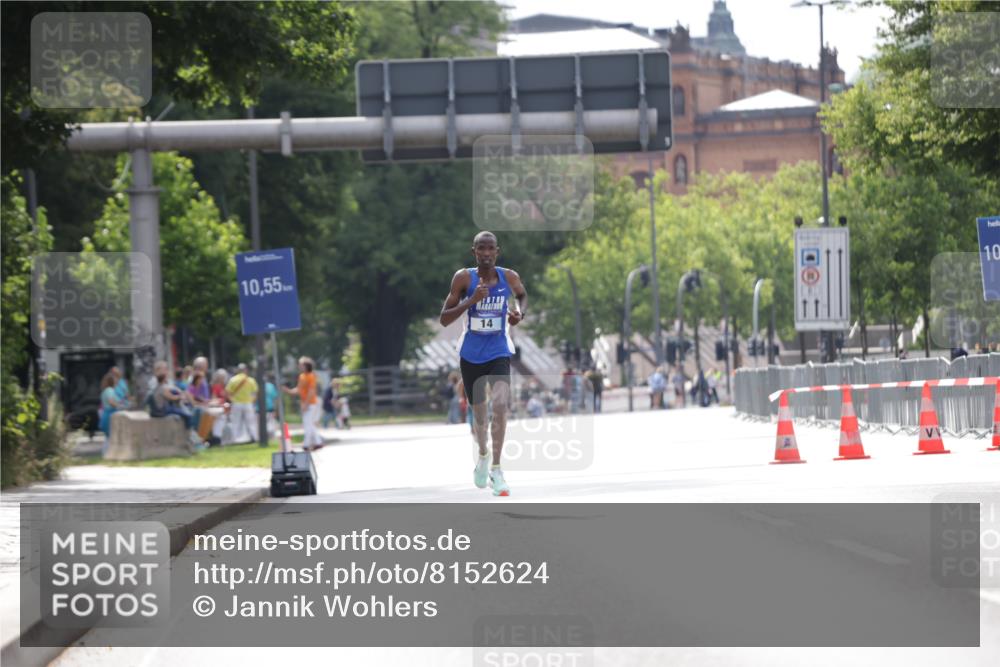 29.06.2025 - hella hamburg halbmarathon Jannik Wohlers http://msf.ph/oto/8152624 29.06.2025 09:32:00 Lombardsbrücke 17, 21 meine-sportfotos.de