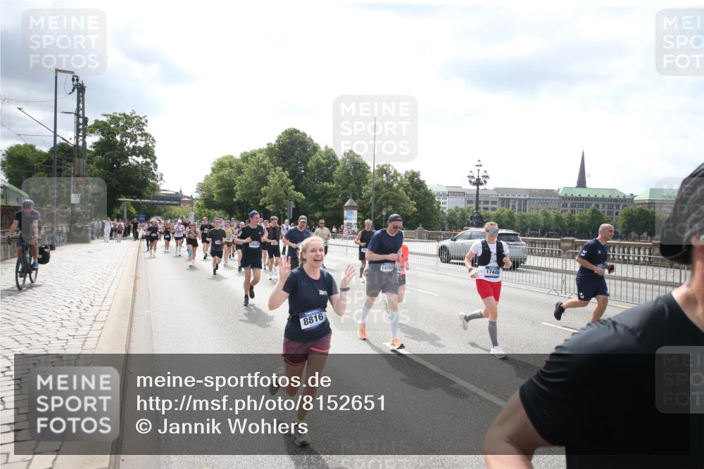 29.06.2025 - hella hamburg halbmarathon Jannik Wohlers http://msf.ph/oto/8152651 29.06.2025 10:42:09 Lombardsbrücke 1150, 1360, 1929, 1957, 1994, 2069, 2134, 2401, 2538, 2580, 2940, 2941, 3605, 3874, 4334, 4778, 4891, 4892, 5403, 5417, 5810, 6120, 6764, 7040, 7260, 7513, 7557, 7666, 8525, 8526, 8529, 8816, 9980, 10454, 10532, 10697, 10872, 10899, 11463, 11550, 11677, 12684, 13241, 13250, 13406, 13776, 14042, 14084, 14170, 14405, 14426, 14468, 14556, 14636, 14769, 15004, 15219, 15221, 15912, 15977, 16215, 16352, 16612 meine-sportfotos.de