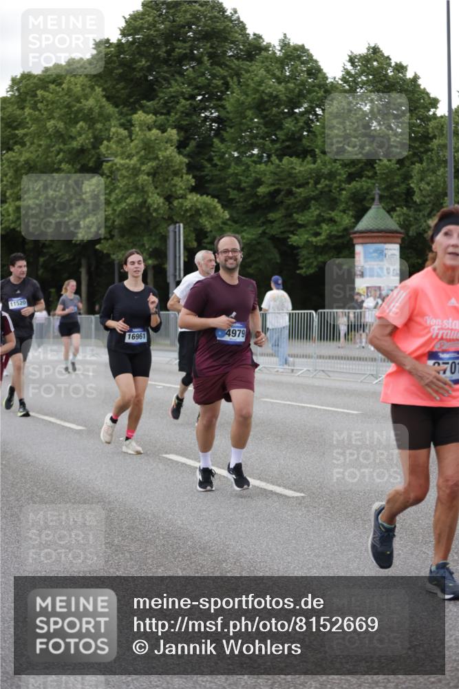 29.06.2025 - hella hamburg halbmarathon Jannik Wohlers http://msf.ph/oto/8152669 29.06.2025 10:52:36 Lombardsbrücke 2146, 2291, 2701, 2988, 3787, 4626, 4729, 6135, 6521, 7681, 7737, 9545, 10055, 10417, 10568, 10661, 10981, 11520, 11524, 11919, 12127, 12128, 13489, 13916, 13917, 14009, 14643, 14765, 14807, 14977, 14979, 16137, 16156, 16794, 16961, 18988 meine-sportfotos.de
