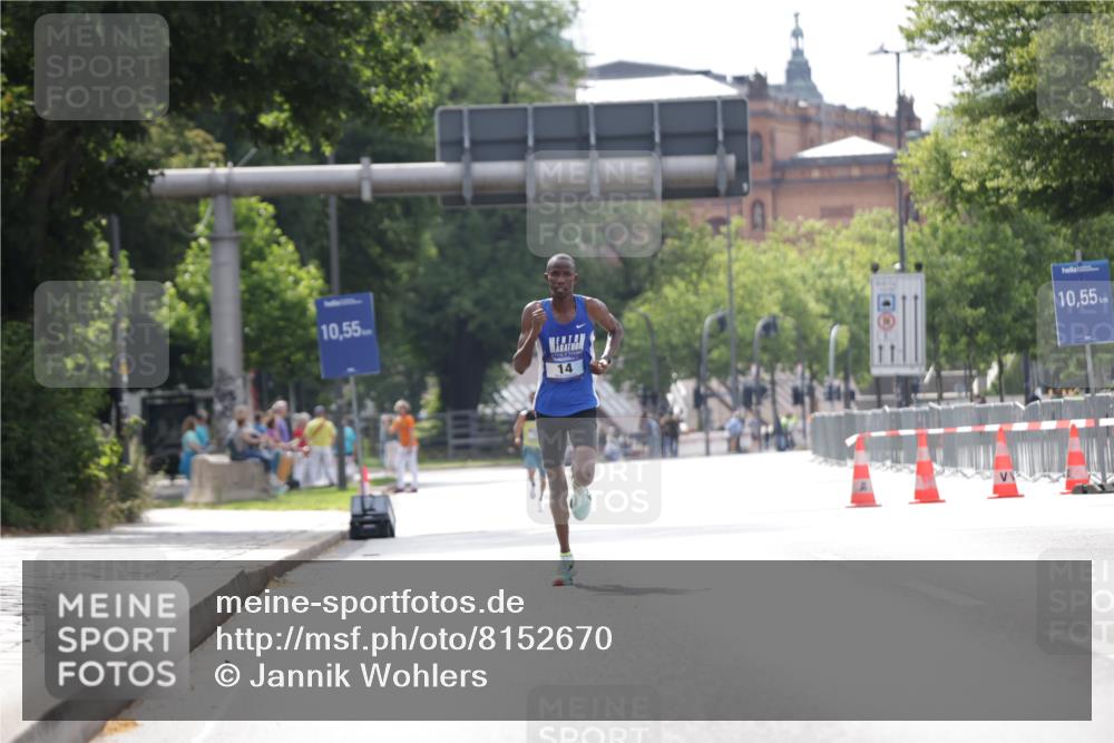 29.06.2025 - hella hamburg halbmarathon Jannik Wohlers http://msf.ph/oto/8152670 29.06.2025 09:32:01 Lombardsbrücke 17, 21 meine-sportfotos.de