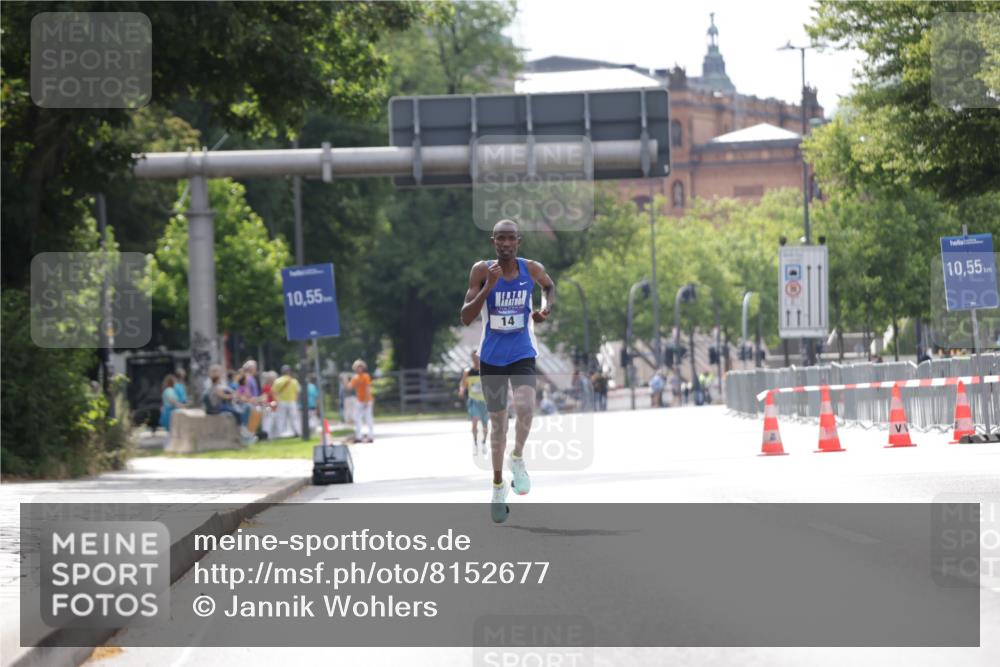 29.06.2025 - hella hamburg halbmarathon Jannik Wohlers http://msf.ph/oto/8152677 29.06.2025 09:32:01 Lombardsbrücke 17, 21 meine-sportfotos.de