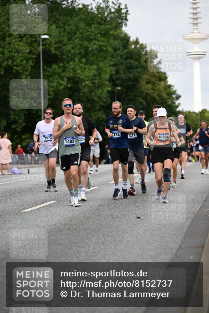 29.06.2025 - hella hamburg halbmarathon Dr. Thomas Lammeyer http://msf.ph/oto/8152737 29.06.2025 10:07:25 Kennedybrücke 1114, 1135, 1138, 1482, 1702, 1885, 2594, 2619, 2759, 2782, 2810, 3001, 3572, 3630, 4066, 4204, 4511, 4613, 4665, 6217, 7210, 7211, 7290, 7935, 8614, 9439, 9453, 9554, 10824 meine-sportfotos.de