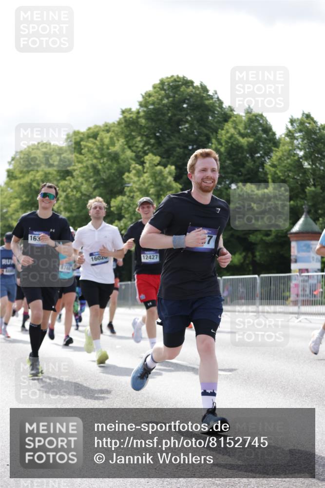 29.06.2025 - hella hamburg halbmarathon Jannik Wohlers http://msf.ph/oto/8152745 29.06.2025 10:15:28 Lombardsbrücke 1156, 1651, 2076, 3167, 4007, 5423, 7897, 7941, 7942, 8554, 8746, 8885, 9192, 9675, 9784, 10108, 10608, 11113, 11303, 11478, 11774, 11783, 11818, 12427, 12469, 12628, 13179, 13818, 13951, 14423, 14543, 14550, 14559, 14630, 15570, 15710, 15889, 15988, 16020, 16348, 16606, 16923, 17350, 18150, 18641, 18957 meine-sportfotos.de