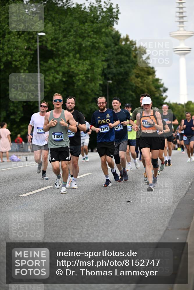 29.06.2025 - hella hamburg halbmarathon Dr. Thomas Lammeyer http://msf.ph/oto/8152747 29.06.2025 10:07:25 Kennedybrücke 1114, 1135, 1138, 1482, 1702, 1885, 2594, 2619, 2759, 2782, 2810, 3001, 3572, 3630, 4066, 4204, 4511, 4613, 4665, 6217, 7210, 7211, 7290, 7935, 8614, 9439, 9453, 9554, 10824 meine-sportfotos.de