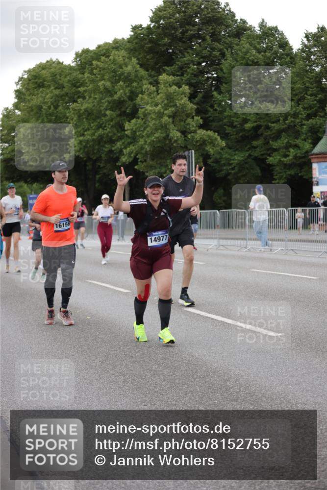 29.06.2025 - hella hamburg halbmarathon Jannik Wohlers http://msf.ph/oto/8152755 29.06.2025 10:52:38 Lombardsbrücke 2146, 2291, 2701, 2988, 3787, 4626, 4729, 6135, 6521, 7681, 7737, 9545, 10055, 10417, 10568, 10661, 10981, 11520, 11524, 11919, 12127, 12128, 13489, 13916, 13917, 14643, 14765, 14807, 14977, 14979, 16137, 16156, 16961, 18988 meine-sportfotos.de