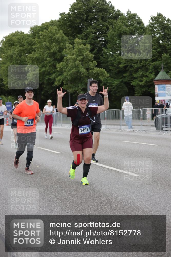 29.06.2025 - hella hamburg halbmarathon Jannik Wohlers http://msf.ph/oto/8152778 29.06.2025 10:52:38 Lombardsbrücke 2146, 2291, 2701, 2988, 3787, 4626, 4729, 6135, 6521, 7681, 7737, 9545, 10055, 10417, 10568, 10661, 10981, 11520, 11524, 11919, 12127, 12128, 13489, 13916, 13917, 14643, 14765, 14807, 14977, 14979, 16137, 16156, 16961, 18988 meine-sportfotos.de