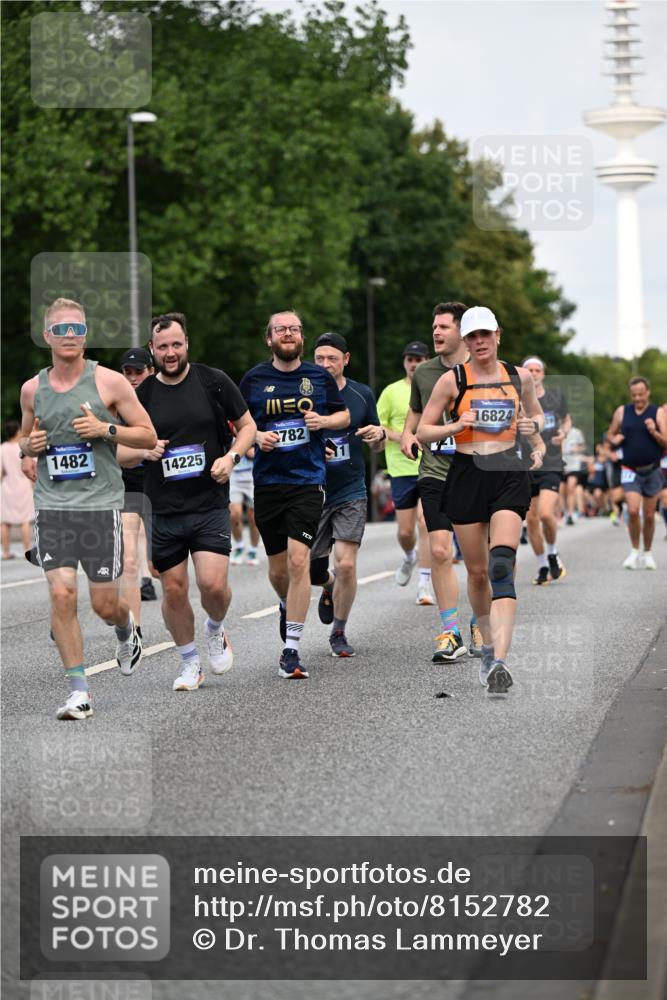 29.06.2025 - hella hamburg halbmarathon Dr. Thomas Lammeyer http://msf.ph/oto/8152782 29.06.2025 10:07:26 Kennedybrücke 1114, 1135, 1138, 1482, 1702, 1885, 2594, 2619, 2759, 2782, 2810, 3001, 3572, 3630, 4066, 4204, 4511, 4613, 4665, 6217, 7210, 7211, 7290, 7935, 8614, 9439, 9453, 9554, 10824 meine-sportfotos.de