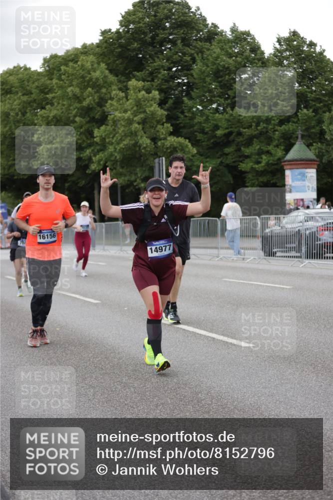 29.06.2025 - hella hamburg halbmarathon Jannik Wohlers http://msf.ph/oto/8152796 29.06.2025 10:52:38 Lombardsbrücke 2146, 2291, 2701, 2988, 3787, 4626, 4729, 6135, 6521, 7681, 7737, 9545, 10055, 10417, 10568, 10661, 10981, 11520, 11524, 11919, 12127, 12128, 13489, 13916, 13917, 14643, 14765, 14807, 14977, 14979, 16137, 16156, 16961, 18988 meine-sportfotos.de