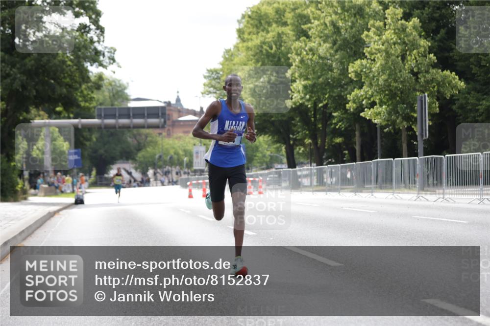 29.06.2025 - hella hamburg halbmarathon Jannik Wohlers http://msf.ph/oto/8152837 29.06.2025 09:32:05 Lombardsbrücke 14, 17, 21 meine-sportfotos.de
