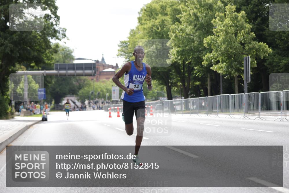 29.06.2025 - hella hamburg halbmarathon Jannik Wohlers http://msf.ph/oto/8152845 29.06.2025 09:32:05 Lombardsbrücke 14, 17, 21 meine-sportfotos.de