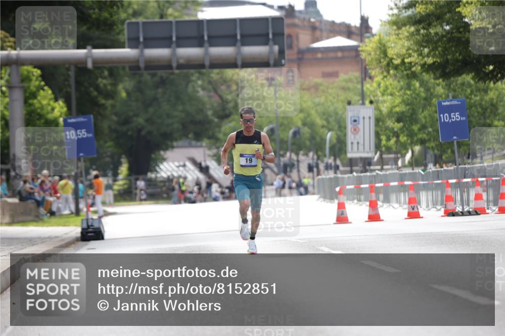 29.06.2025 - hella hamburg halbmarathon Jannik Wohlers http://msf.ph/oto/8152851 29.06.2025 09:32:09 Lombardsbrücke 14, 17, 21 meine-sportfotos.de