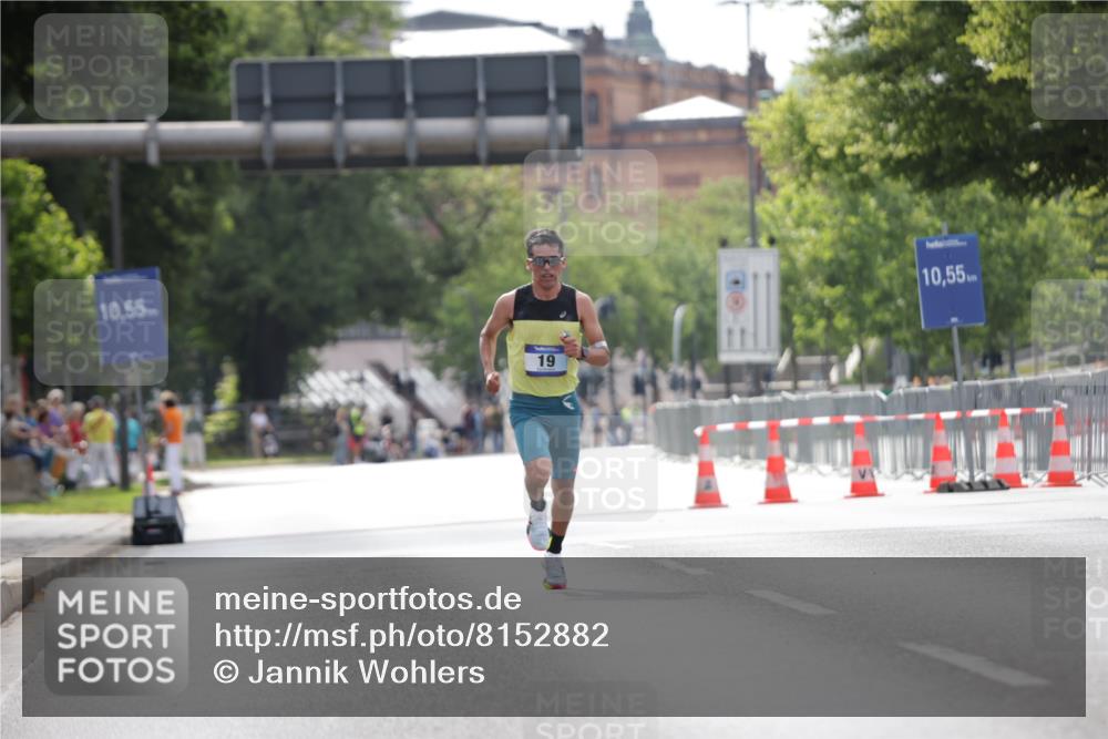 29.06.2025 - hella hamburg halbmarathon Jannik Wohlers http://msf.ph/oto/8152882 29.06.2025 09:32:10 Lombardsbrücke 14, 17, 21 meine-sportfotos.de