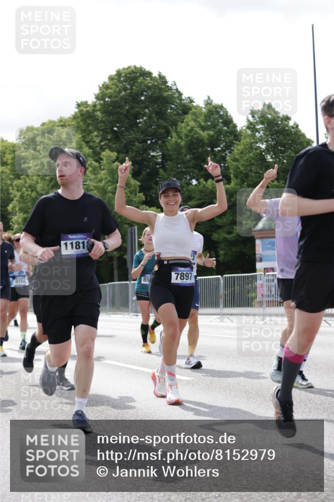 29.06.2025 - hella hamburg halbmarathon Jannik Wohlers http://msf.ph/oto/8152979 29.06.2025 10:15:33 Lombardsbrücke 1156, 1308, 1651, 2071, 2076, 2165, 2436, 3167, 4828, 5423, 7897, 7941, 7942, 8169, 8554, 8746, 8885, 9675, 9784, 10608, 11113, 11303, 11478, 11774, 11783, 11818, 12427, 12469, 12628, 13179, 13951, 14423, 14543, 14559, 15570, 15571, 15710, 15889, 15988, 16020, 16348, 16606, 16923, 17692, 18641, 18957, 19030 meine-sportfotos.de