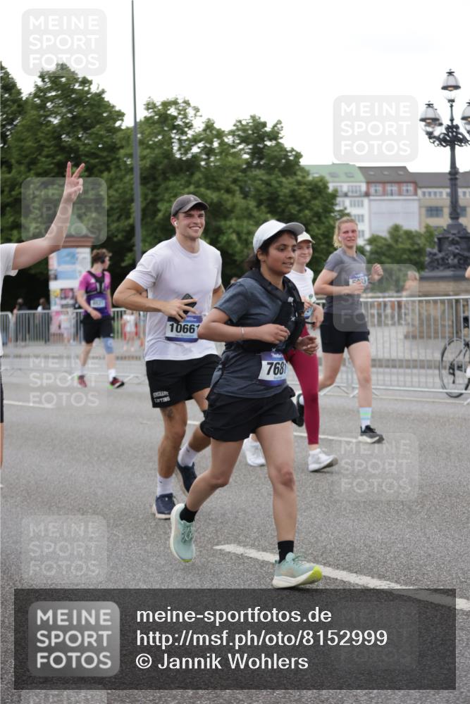 29.06.2025 - hella hamburg halbmarathon Jannik Wohlers http://msf.ph/oto/8152999 29.06.2025 10:52:43 Lombardsbrücke 2291, 2988, 3787, 4626, 5428, 6135, 6521, 7483, 7681, 10417, 10568, 10661, 11520, 11524, 13489, 13916, 13917, 14038, 14761, 14765, 14807, 14977, 14979, 16137, 16156, 16961, 17012, 17577, 18988 meine-sportfotos.de