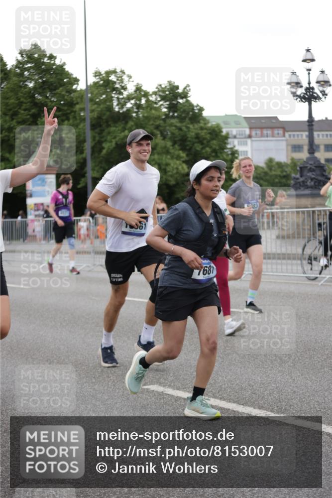 29.06.2025 - hella hamburg halbmarathon Jannik Wohlers http://msf.ph/oto/8153007 29.06.2025 10:52:43 Lombardsbrücke 2291, 2988, 3787, 4626, 5428, 6135, 6521, 7483, 7681, 10417, 10568, 10661, 11520, 11524, 13489, 13916, 13917, 14038, 14761, 14765, 14807, 14977, 14979, 16137, 16156, 16961, 17012, 17577, 18988 meine-sportfotos.de