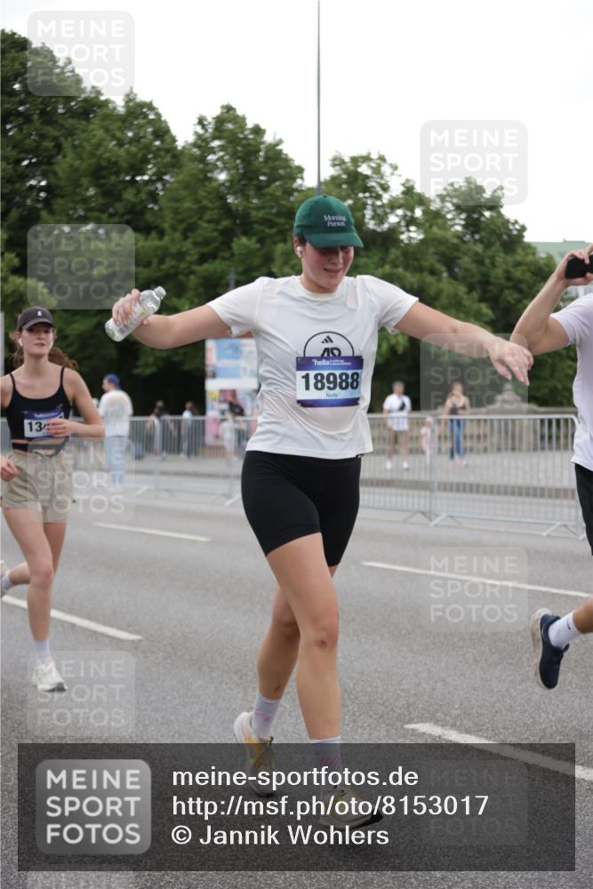29.06.2025 - hella hamburg halbmarathon Jannik Wohlers http://msf.ph/oto/8153017 29.06.2025 10:52:43 Lombardsbrücke 2291, 2988, 3787, 4626, 5428, 6135, 6521, 7483, 7681, 10417, 10568, 10661, 11520, 11524, 13489, 13916, 13917, 14038, 14761, 14765, 14807, 14977, 14979, 16137, 16156, 16961, 17012, 17577, 18988 meine-sportfotos.de