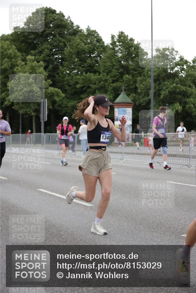 29.06.2025 - hella hamburg halbmarathon Jannik Wohlers http://msf.ph/oto/8153029 29.06.2025 10:52:44 Lombardsbrücke 2291, 2988, 3787, 4626, 5428, 6135, 6521, 7483, 7681, 8414, 10417, 10568, 10661, 11520, 11524, 12193, 12700, 13489, 13916, 13917, 14038, 14761, 14765, 14807, 14977, 14979, 16137, 16156, 16961, 17012, 17577, 18988 meine-sportfotos.de