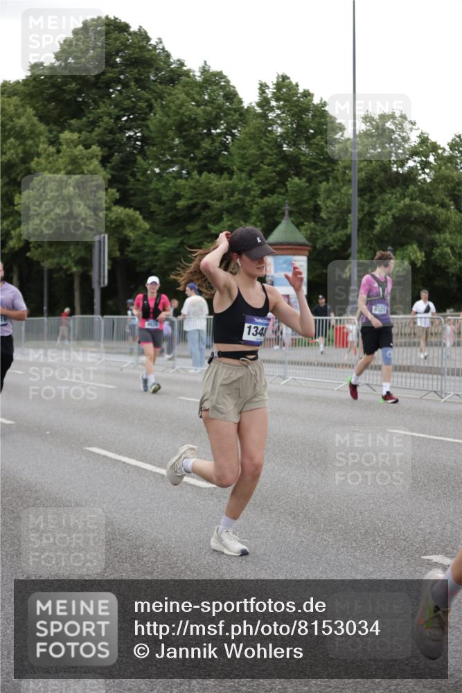 29.06.2025 - hella hamburg halbmarathon Jannik Wohlers http://msf.ph/oto/8153034 29.06.2025 10:52:44 Lombardsbrücke 2291, 2988, 3787, 4626, 5428, 6135, 6521, 7483, 7681, 8414, 10417, 10568, 10661, 11520, 11524, 12193, 12700, 13489, 13916, 13917, 14038, 14761, 14765, 14807, 14977, 14979, 16137, 16156, 16961, 17012, 17577, 18988 meine-sportfotos.de