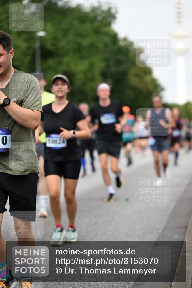 29.06.2025 - hella hamburg halbmarathon Dr. Thomas Lammeyer http://msf.ph/oto/8153070 29.06.2025 10:07:31 Kennedybrücke 1114, 1135, 1138, 1482, 1702, 1885, 2594, 2759, 2782, 2810, 3001, 3572, 3630, 4066, 4307, 4511, 4613, 6217, 6391, 7006, 7210, 7211, 7290, 7306, 7935, 8614, 9439, 9453, 9554, 10824 meine-sportfotos.de